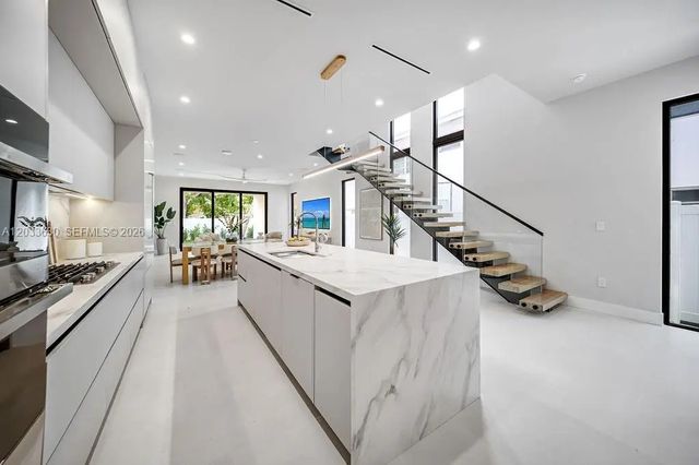 2 of 93 - 906 Ne 17th Terrace, Fort Lauderdale, FL