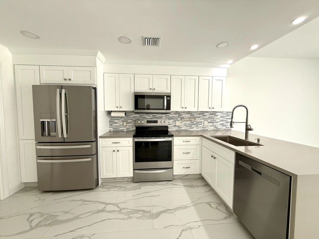 2 of 26 - 117 Waterford Drive, Jupiter, FL