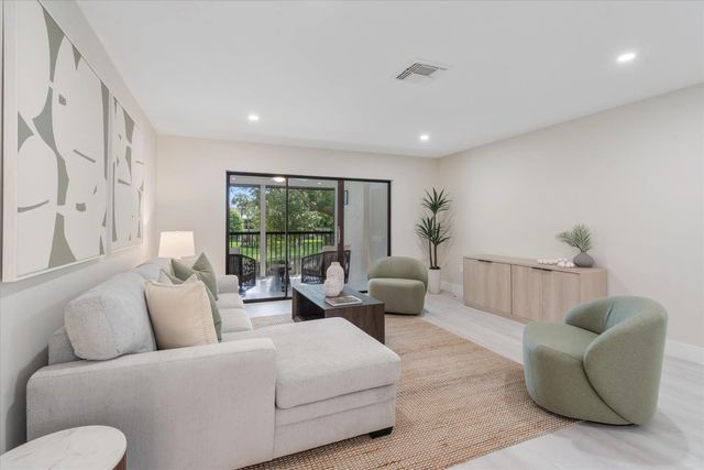 4 of 50 - 52 Stratford Lane W #f, Boynton Beach, FL