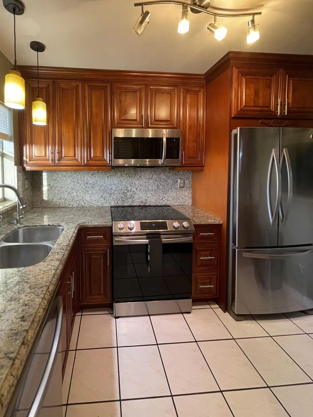4 of 42 - 9370 Sunrise Lakes Boulevard #304, Sunrise, FL