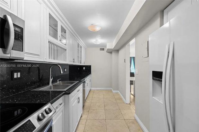 5 of 31 - 18011 Biscayne Boulevard #902, Aventura, FL