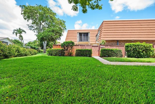 2874 Waterford Drive S, Deerfield Beach