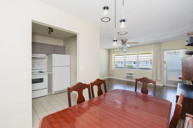 5 of 28 - 77 Kingswood, West Palm Beach, FL