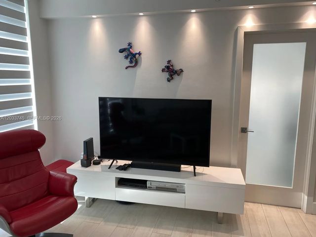 2 of 10 - 5601 Collins Avenue #622, Miami Beach, FL