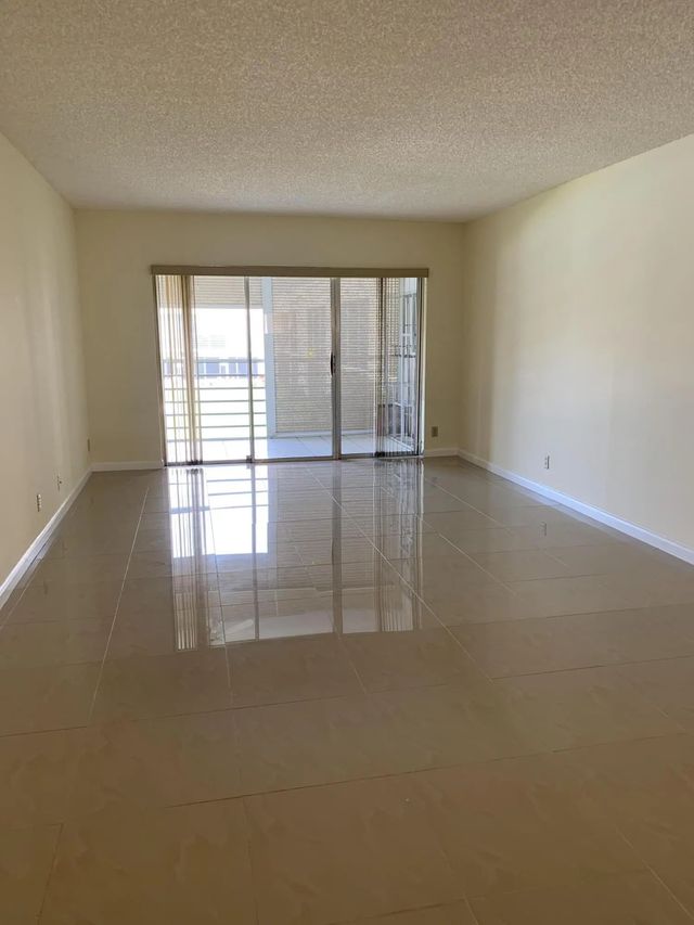 3 of 25 - 3212 Strawflower Way #204, Lake Worth, FL