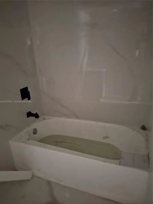 2 of 5 - 13480 Ne 6th Avenue #207, North Miami, FL