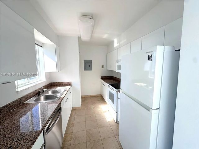 4 of 23 - 5900 Collins Avenue #906, Miami Beach, FL