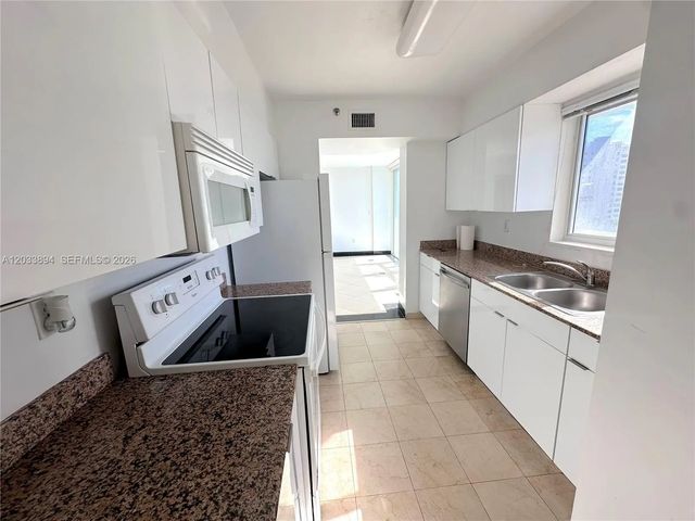 5 of 23 - 5900 Collins Avenue #906, Miami Beach, FL