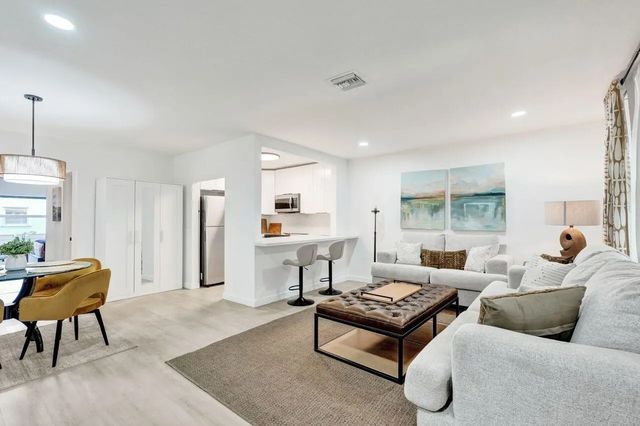 3 of 43 - 207 Salisbury I, West Palm Beach, FL