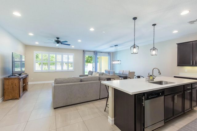 4 of 34 - 63 Dogwood Court, Royal Palm Beach, FL