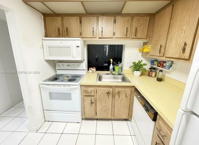 4 of 19 - 2800 Nw 56th Avenue #f201, Lauderhill, FL