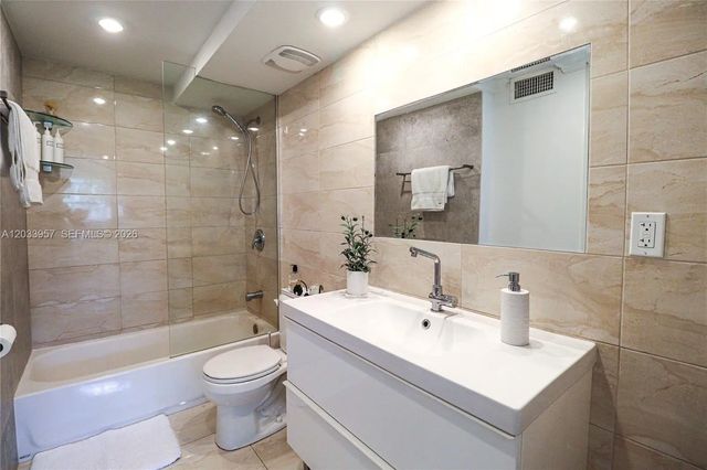 5 of 40 - 7797 Golf Circle Drive #208j, Margate, FL