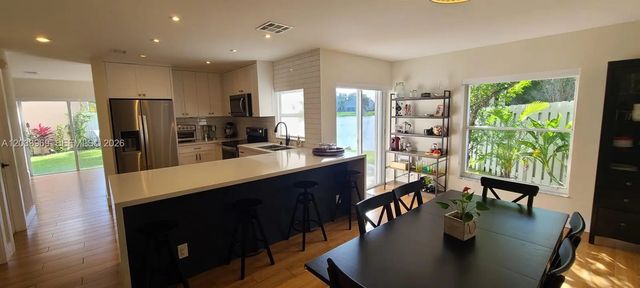 320 Sw 99th Avenue, Pembroke Pines