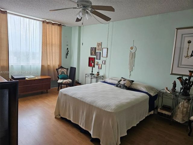 4 of 15 - 3850 Washington Street #1011, Hollywood, FL
