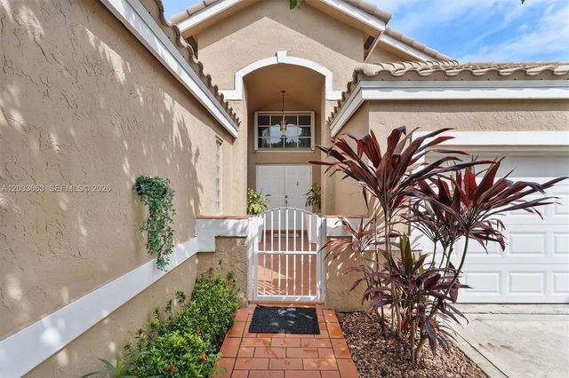 5 of 49 - 2013 Island Circle, Weston, FL