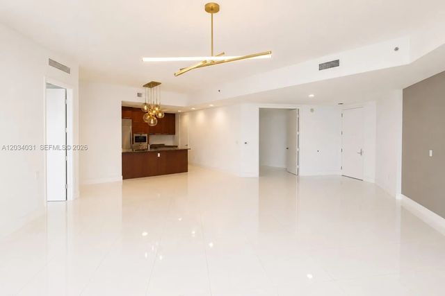 5 of 31 - 15901 Collins Avenue #403, Sunny Isles Beach, FL