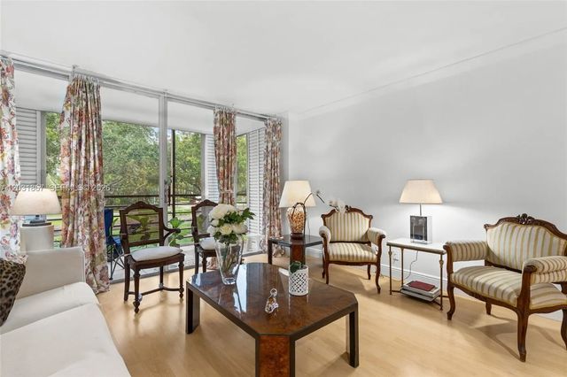 3 of 19 - 20400 Country Club Drive #203, Aventura, FL