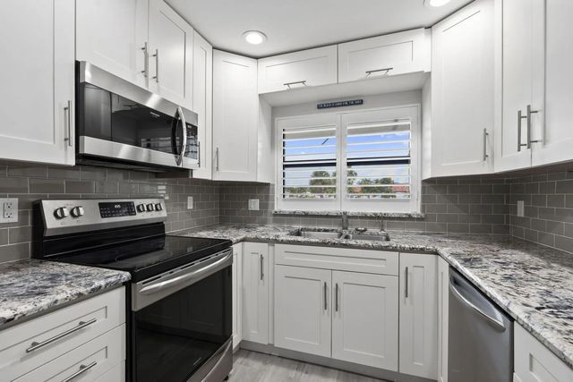 5 of 14 - 6102 Se Landing Way #14, Stuart, FL