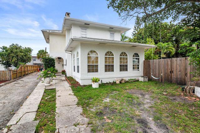 2 of 35 - 821 Omar Road, West Palm Beach, FL