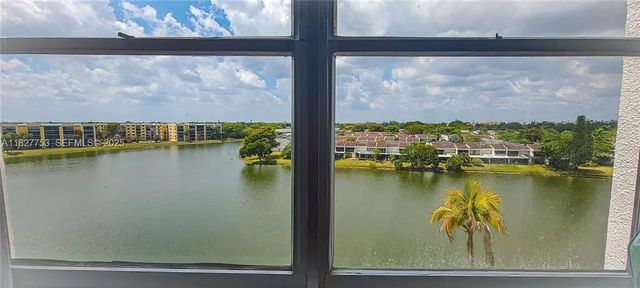 4 of 5 - 3301 Spanish Moss Terrace #219, Lauderhill, FL
