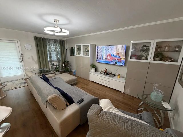 4 of 7 - 500 Layne Boulevard #12, Hallandale Beach, FL