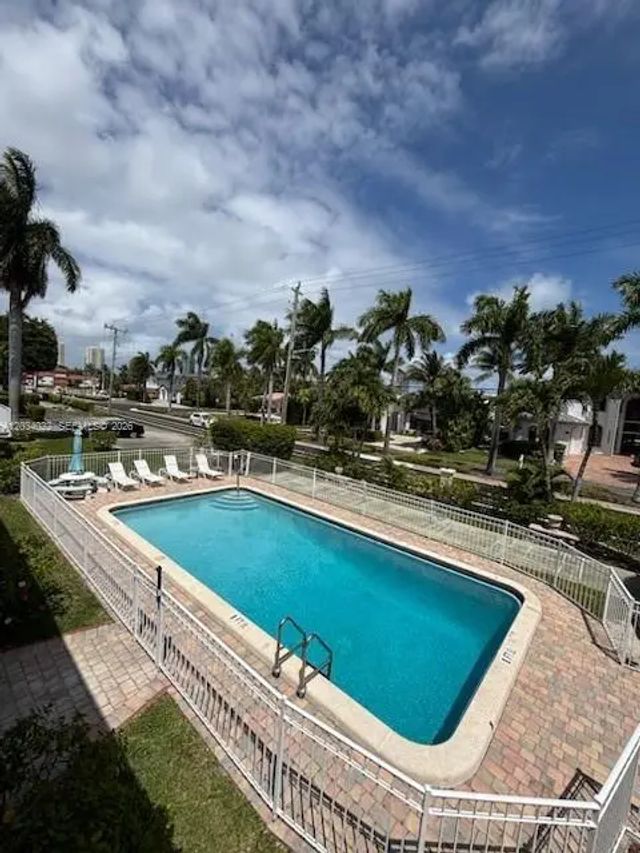 500 Layne Boulevard #20, Hallandale Beach