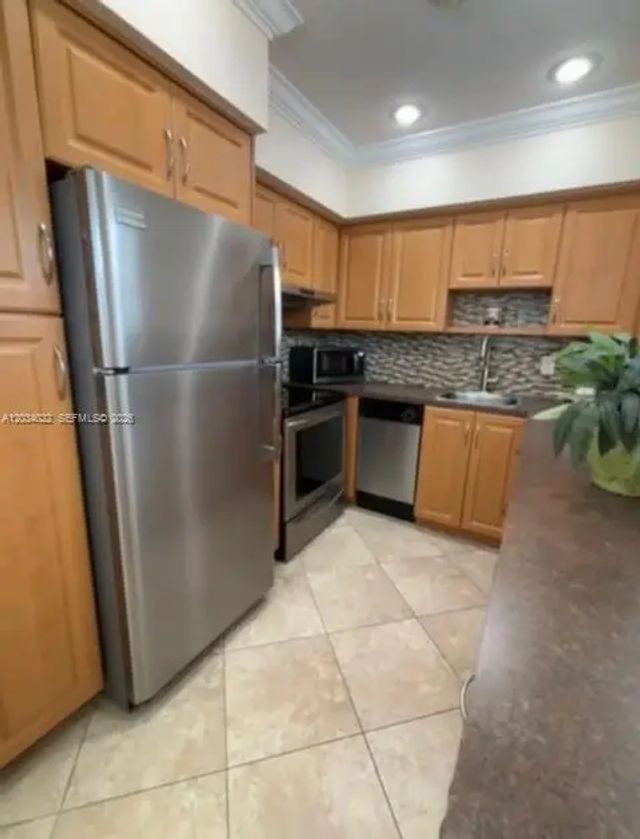 3 of 14 - 500 Layne Boulevard #20, Hallandale Beach, FL
