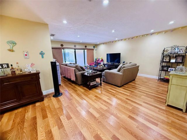 5 of 18 - 103 Tweedbrook Lane #101, Hollywood, FL