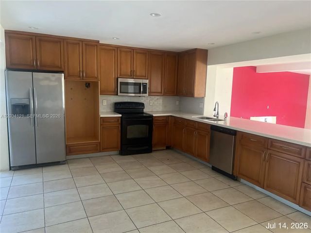 2 of 51 - 18715 Ne 18th Avenue, Miami, FL