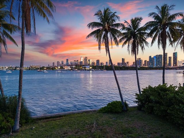 1228 S Venetian Way, Miami