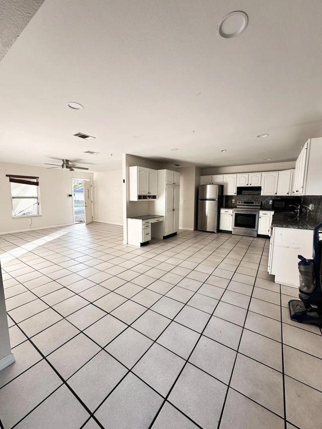 3 of 15 - 410 Sw Kentwood Road, Port St. Lucie, FL