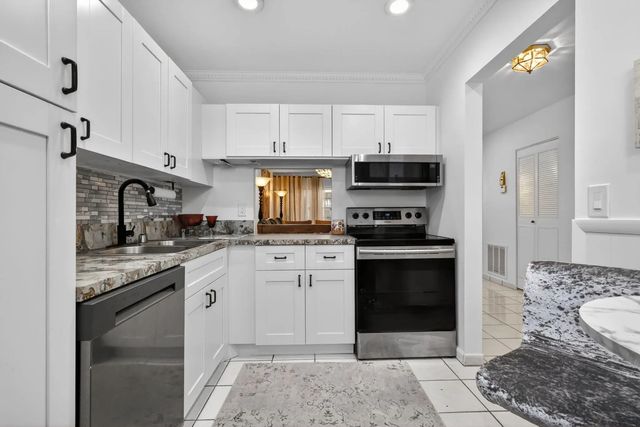 3 of 43 - 102 Lake Anne Drive, West Palm Beach, FL