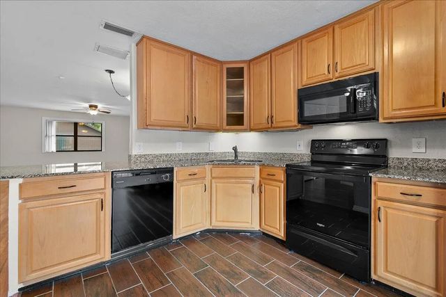 4 of 35 - 325 Pennington Court, Royal Palm Beach, FL