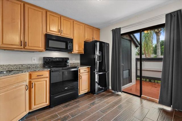 5 of 35 - 325 Pennington Court, Royal Palm Beach, FL