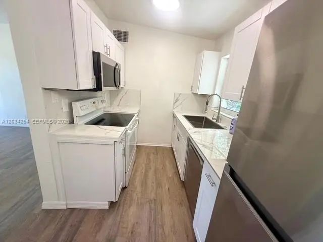 3 of 14 - 530 Mentone Road, Lake Worth, FL