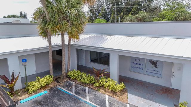 2450 W Oakland Park Boulevard, Oakland Park