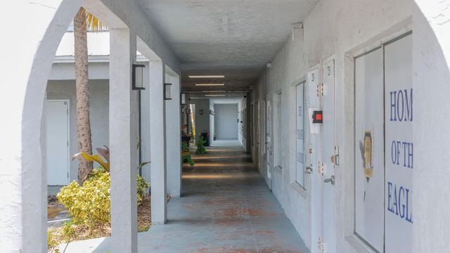 4 of 13 - 2450 W Oakland Park Boulevard, Oakland Park, FL