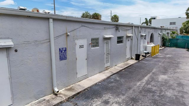 5 of 13 - 2450 W Oakland Park Boulevard, Oakland Park, FL