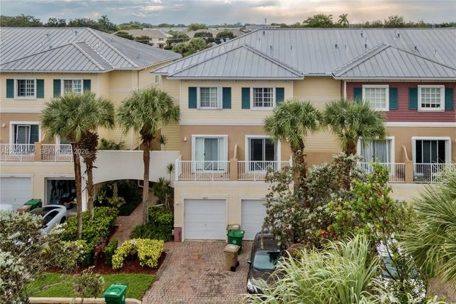 2 of 37 - 4649 Sw 75th Way, Davie, FL