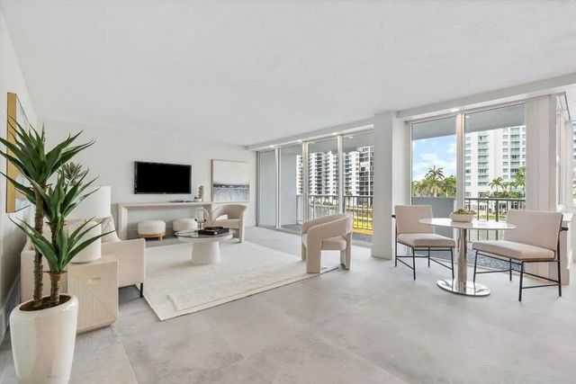 2800 E Sunrise Boulevard #4c, Fort Lauderdale
