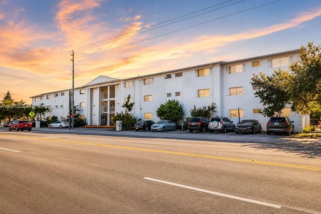 4 of 24 - 13700 Ne 6th Avenue #106, North Miami, FL