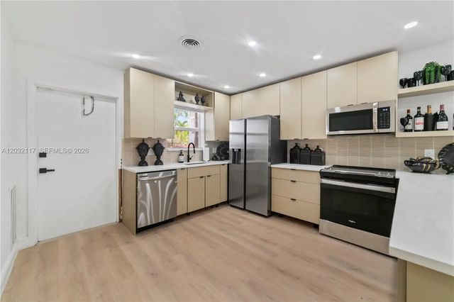 3 of 32 - 4812 Ne 23rd Avenue #3, Fort Lauderdale, FL