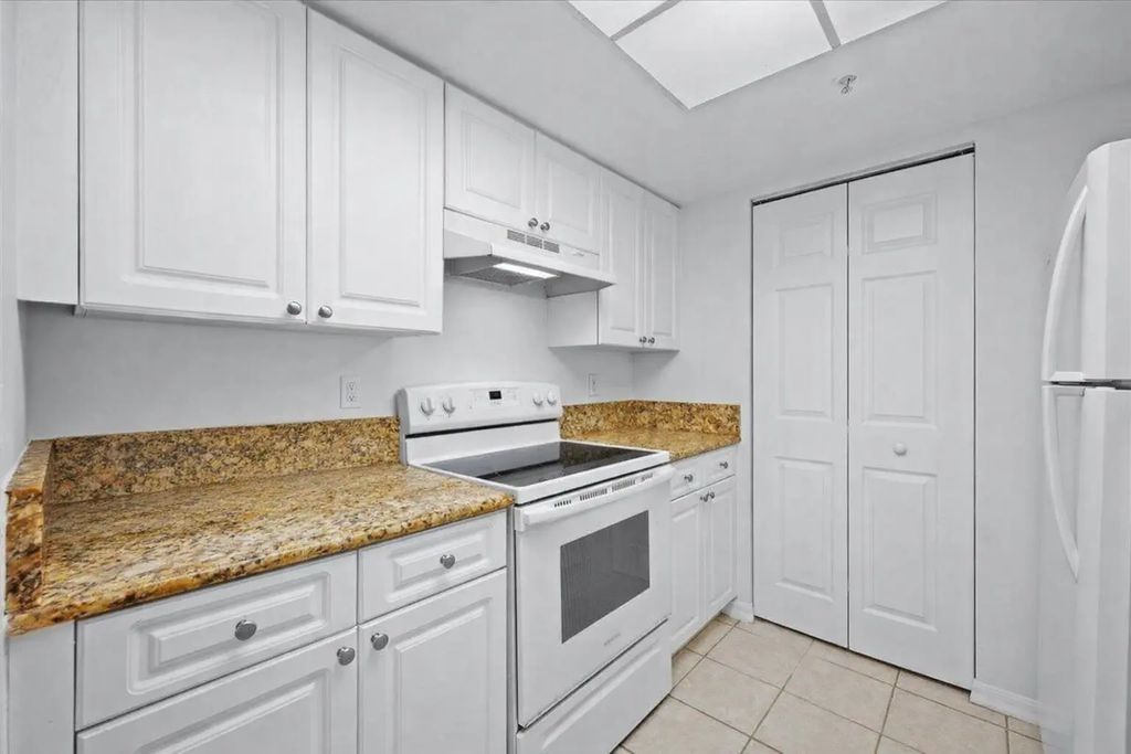 200 N Crestwood Court N #211, Royal Palm Beach