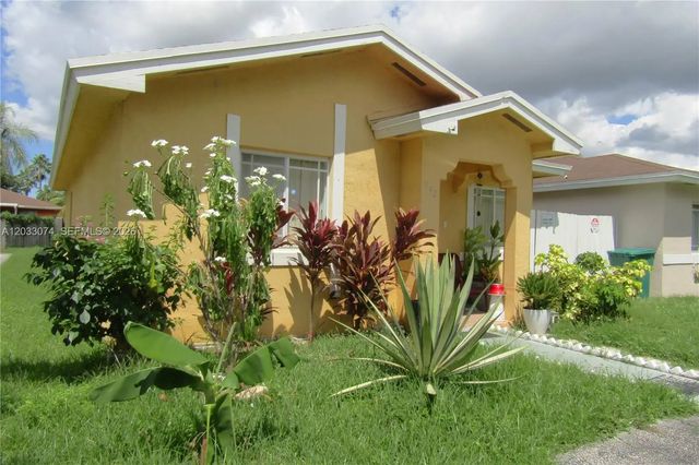 2 of 16 - 942 Sw 8th Place, Florida City, FL