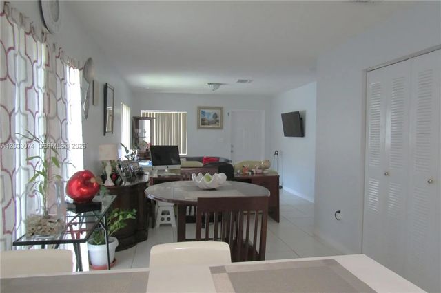 4 of 16 - 942 Sw 8th Place, Florida City, FL