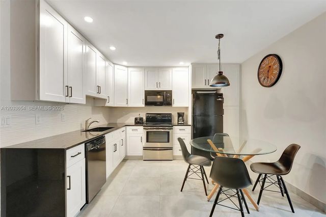 2 of 24 - 221 Se 9th Avenue #102, Pompano Beach, FL