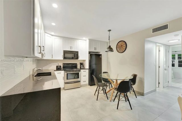 3 of 24 - 221 Se 9th Avenue #102, Pompano Beach, FL