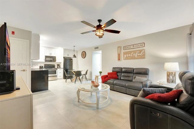 4 of 24 - 221 Se 9th Avenue #102, Pompano Beach, FL