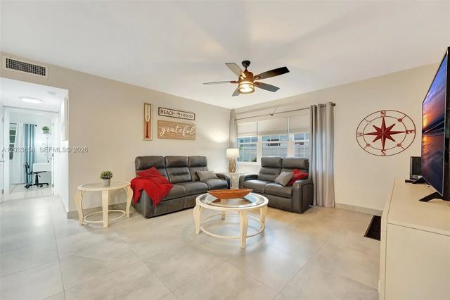 5 of 24 - 221 Se 9th Avenue #102, Pompano Beach, FL