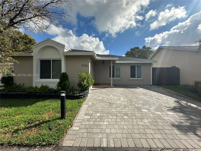 5733 Nw 100th Court, Doral